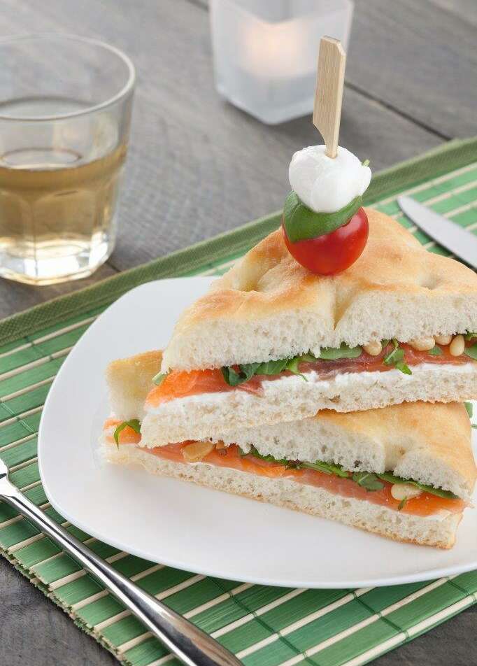 Focaccia sandwich gerookte zalm