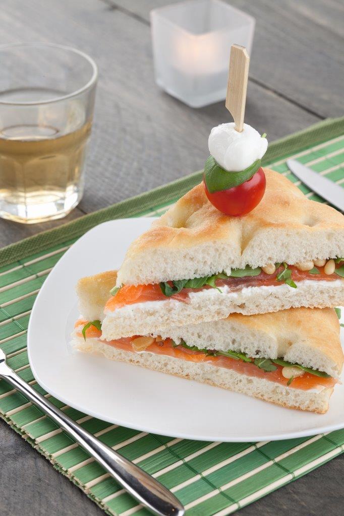 Focaccia sandwich gerookte zalm