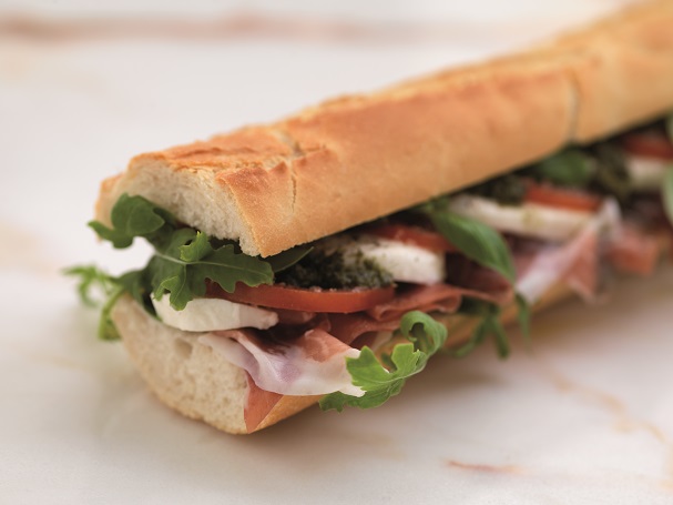 Baguette rauwe ham caprese