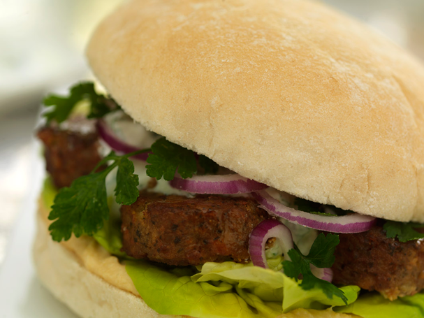 Bagnat falafel met hoemoes en kruiden-yoghurt