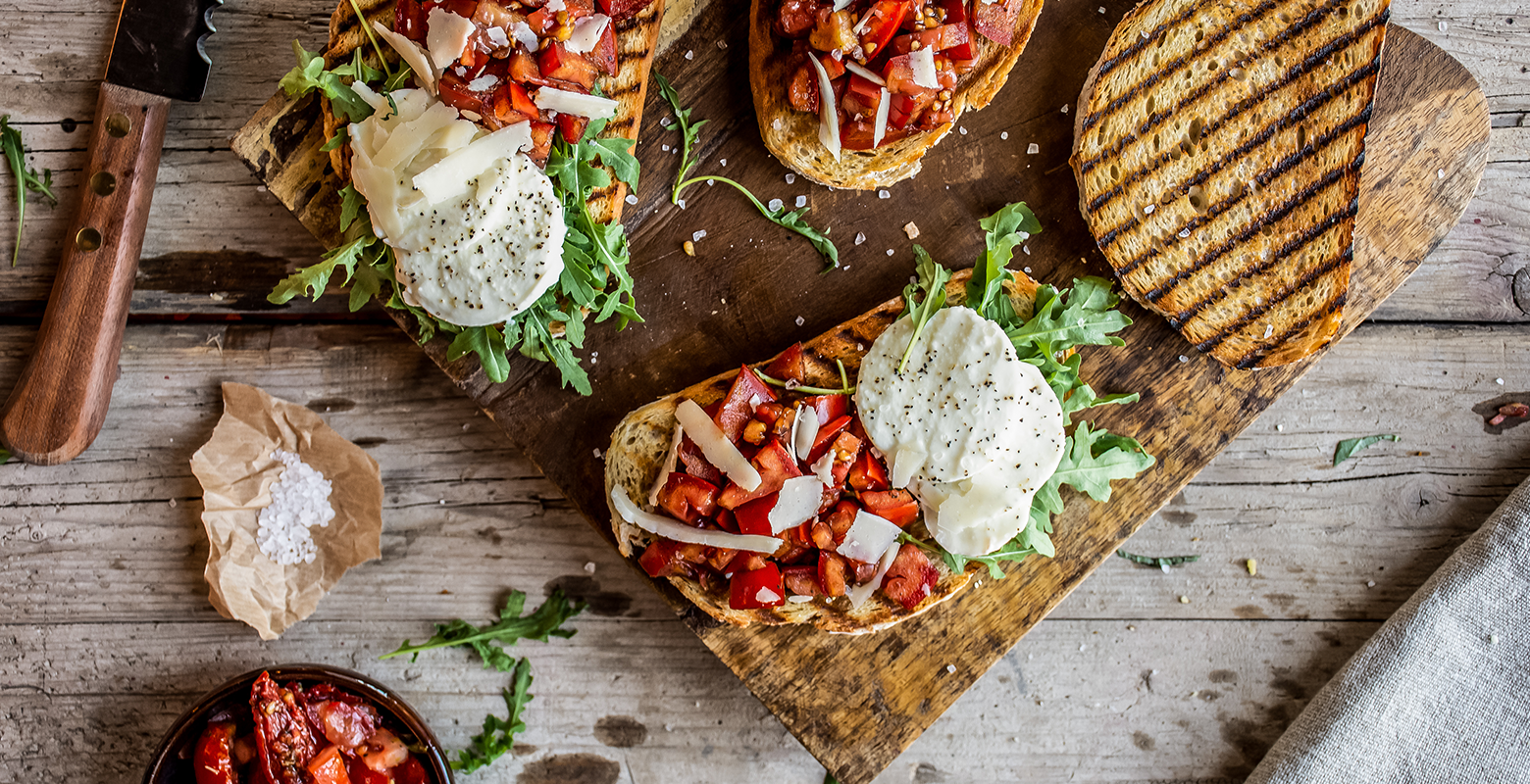 Bruschetta met tomaat en mozzarella