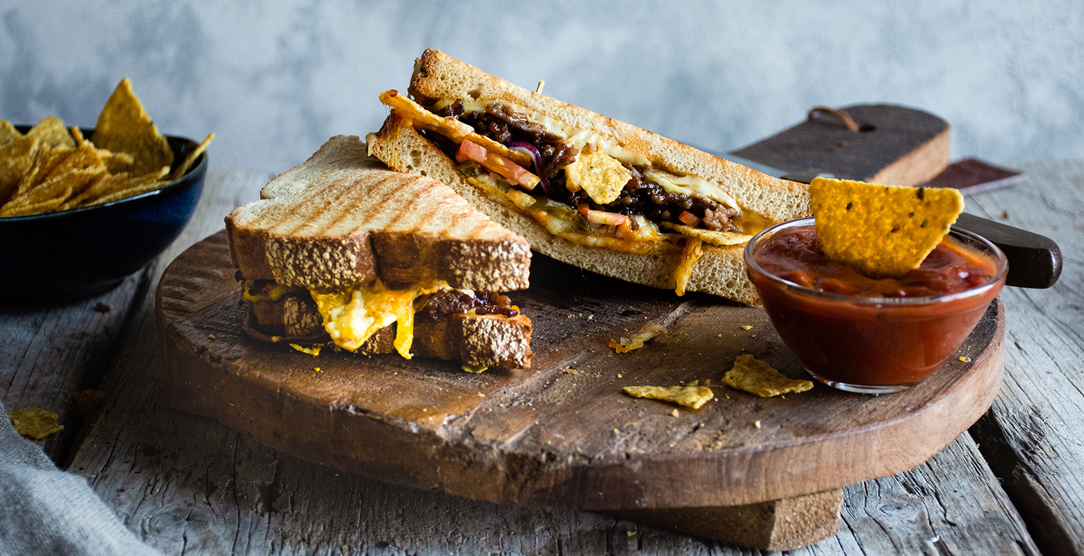 Rustieke tosti met pittig gehakt