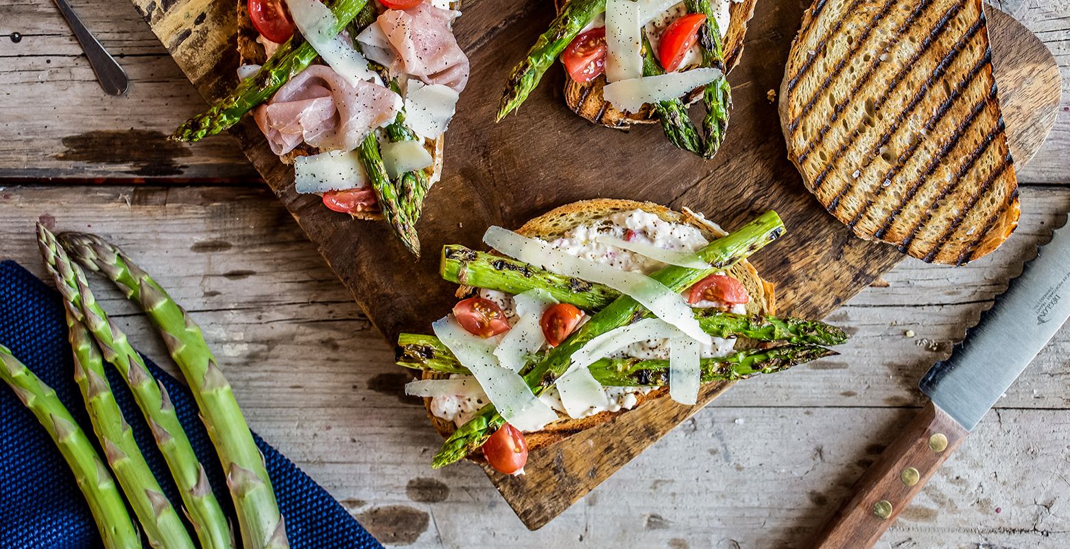 Bruschetta met groene asperges